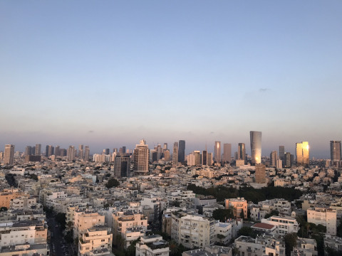Tel Aviv (81) 4