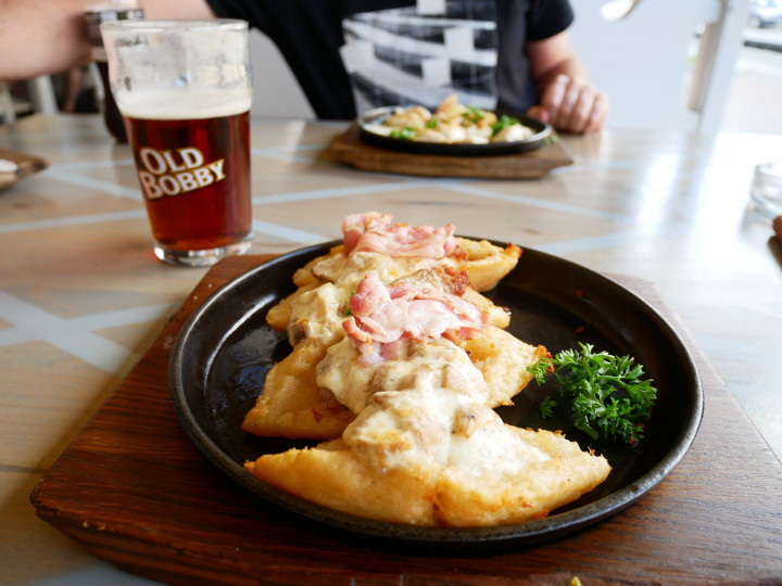 Kletski And Pelmeni In Background Mind Of A Hitchhiker